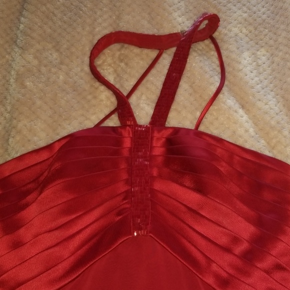 Gown - Picture 1 of 2